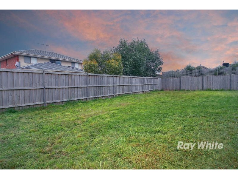 8 Adriana Circuit, Cranbourne South VIC 3977