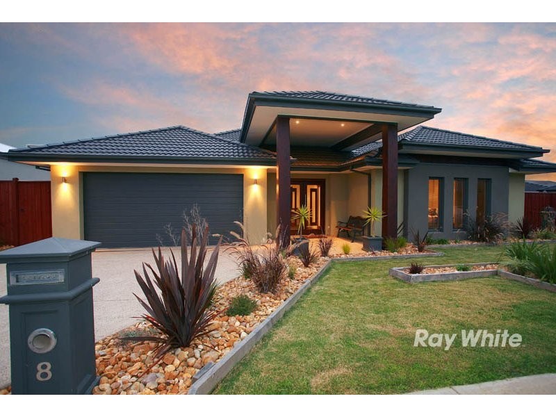 8 Adriana Circuit, Cranbourne South VIC 3977