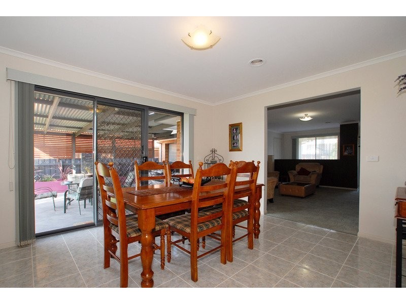 3 Roebourne Mews, Cranbourne VIC 3977