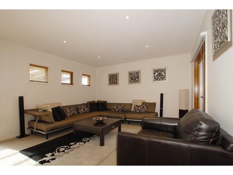 4 Triandra Court, Cranbourne South VIC 3977