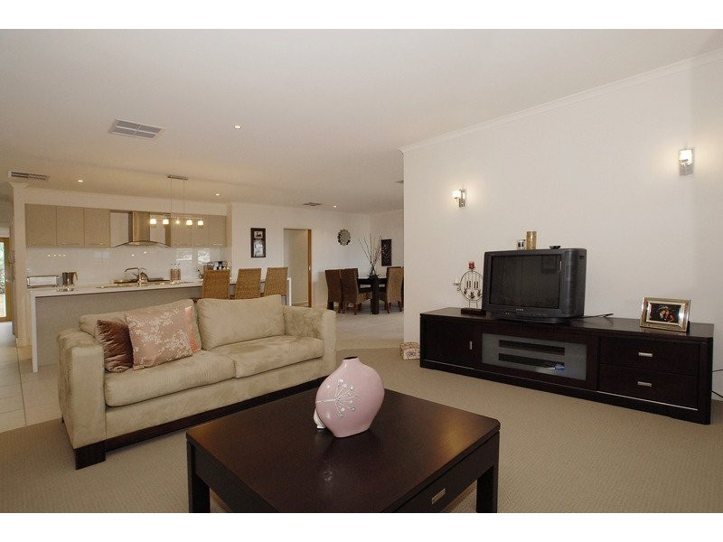 4 Triandra Court, Cranbourne South VIC 3977