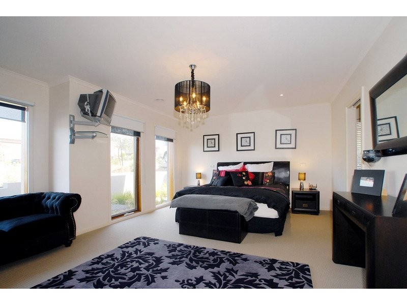 4 Triandra Court, Cranbourne South VIC 3977