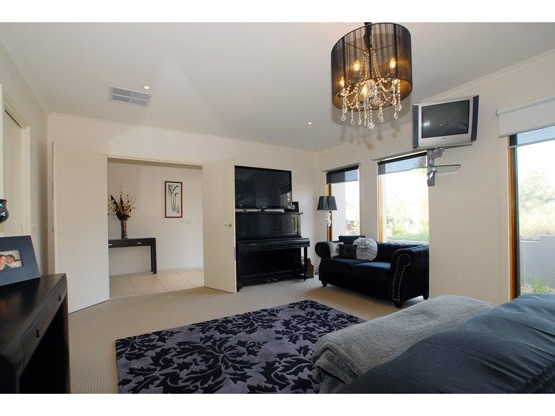 4 Triandra Court, Cranbourne South VIC 3977