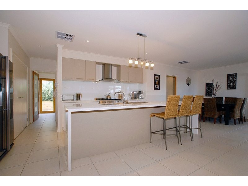 4 Triandra Court, Cranbourne South VIC 3977