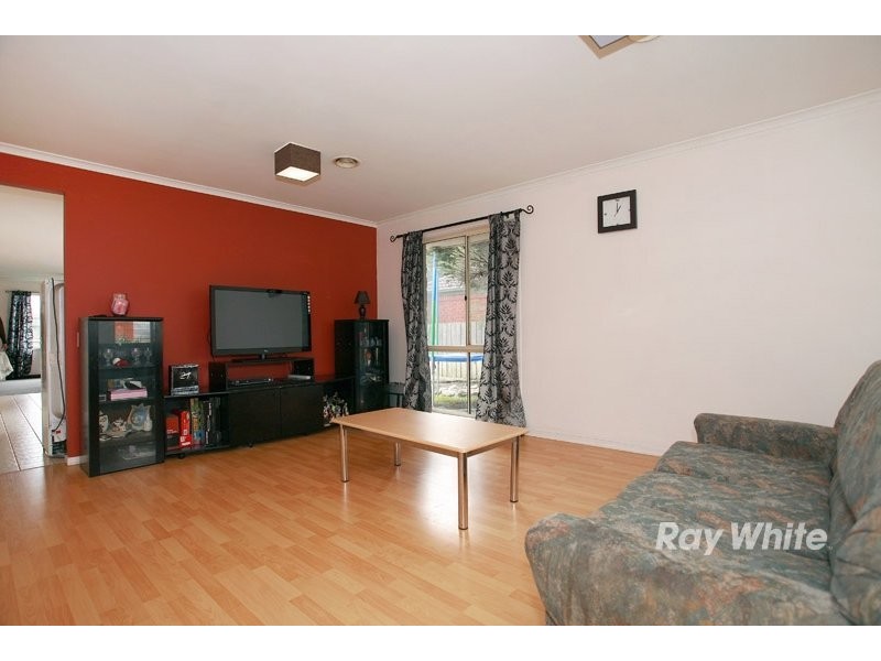 9 Scarborough Avenue, Cranbourne VIC 3977