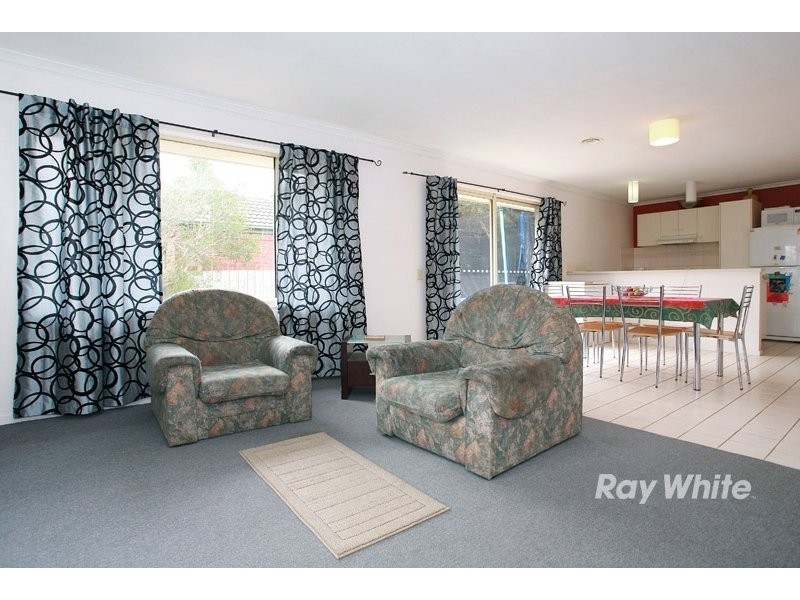 9 Scarborough Avenue, Cranbourne VIC 3977
