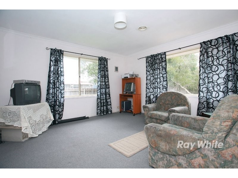 9 Scarborough Avenue, Cranbourne VIC 3977