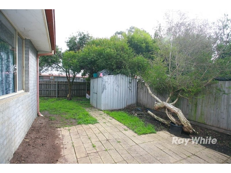 9 Scarborough Avenue, Cranbourne VIC 3977