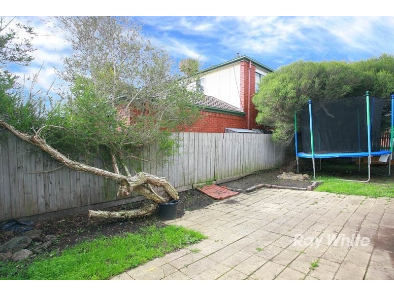 9 Scarborough Avenue, Cranbourne VIC 3977