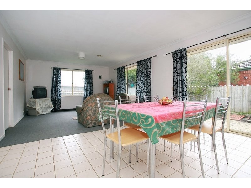 9 Scarborough Avenue, Cranbourne VIC 3977