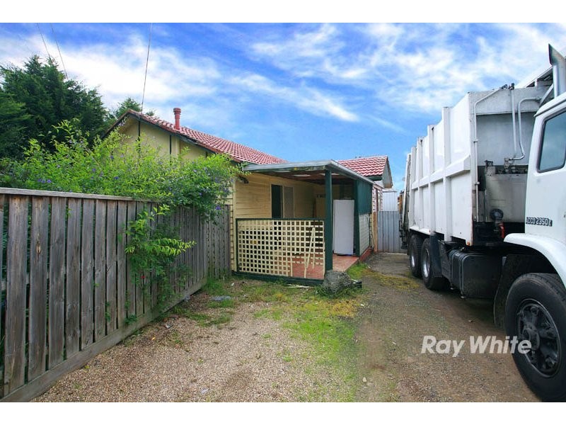 31 Loch Street, Cranbourne VIC 3977