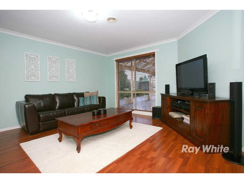 15 Montrose Way, Cranbourne VIC 3977