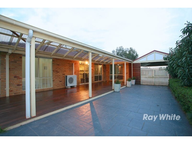 15 Montrose Way, Cranbourne VIC 3977