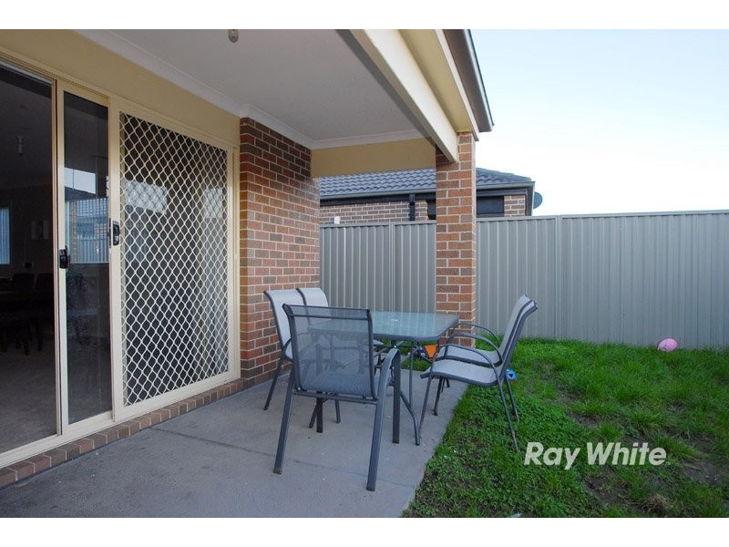 87 Broadoak Drive, Cranbourne VIC 3977