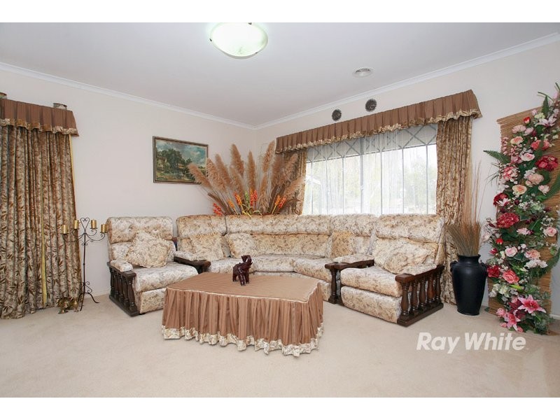 4 Brady Close, Lynbrook VIC 3975