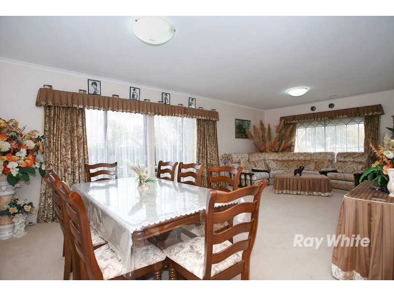4 Brady Close, Lynbrook VIC 3975