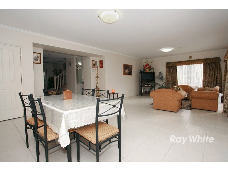 4 Brady Close, Lynbrook VIC 3975