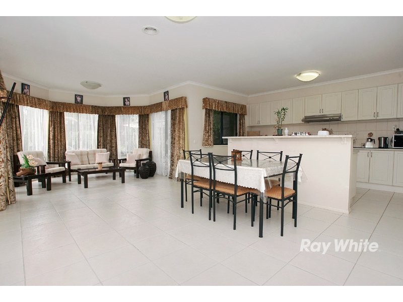 4 Brady Close, Lynbrook VIC 3975