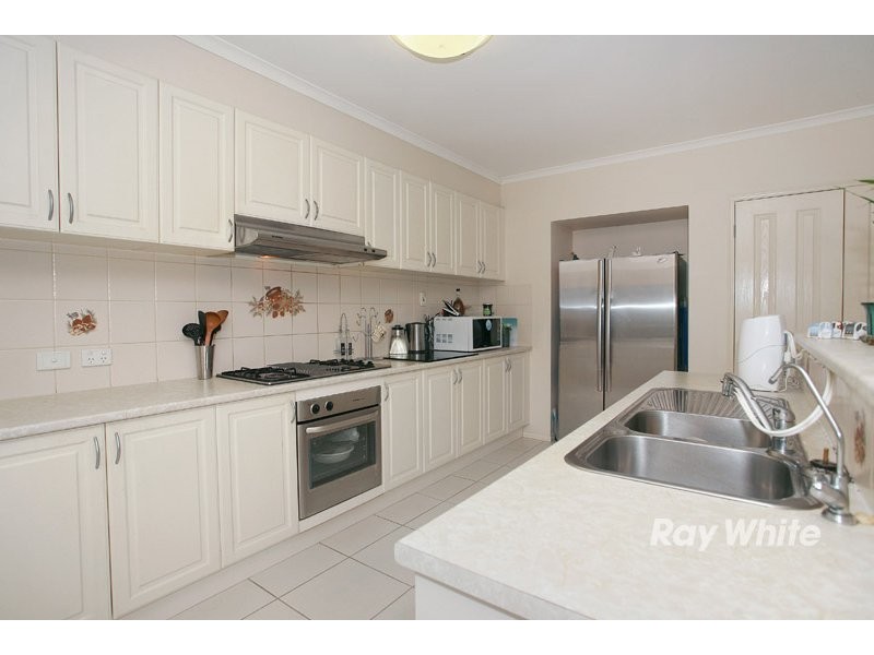 4 Brady Close, Lynbrook VIC 3975