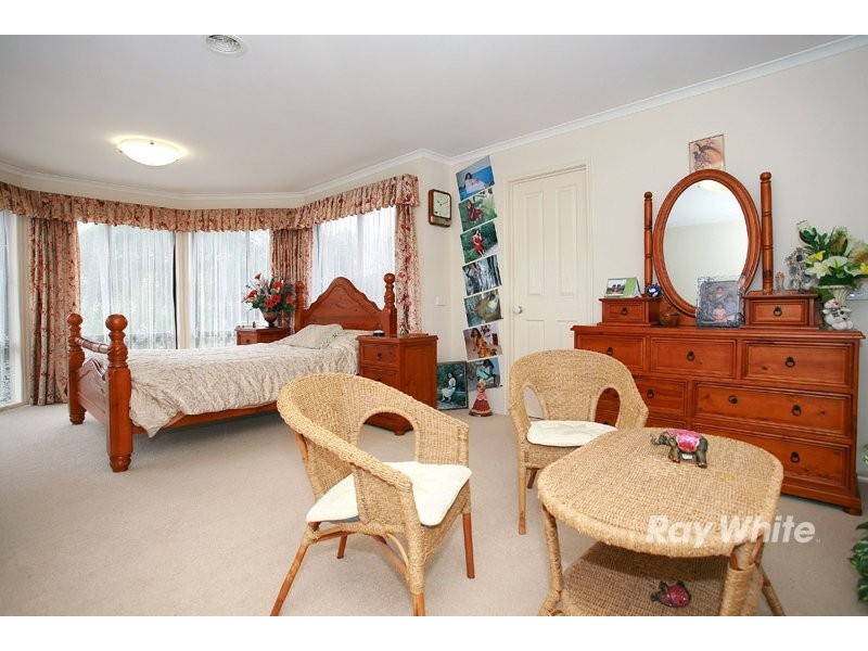 4 Brady Close, Lynbrook VIC 3975