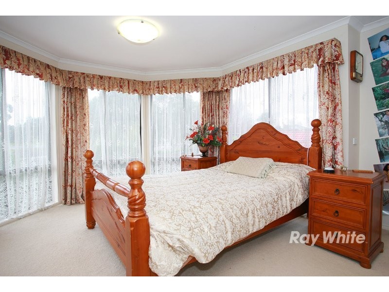 4 Brady Close, Lynbrook VIC 3975