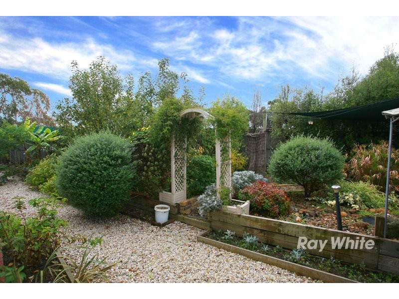 4 Brady Close, Lynbrook VIC 3975
