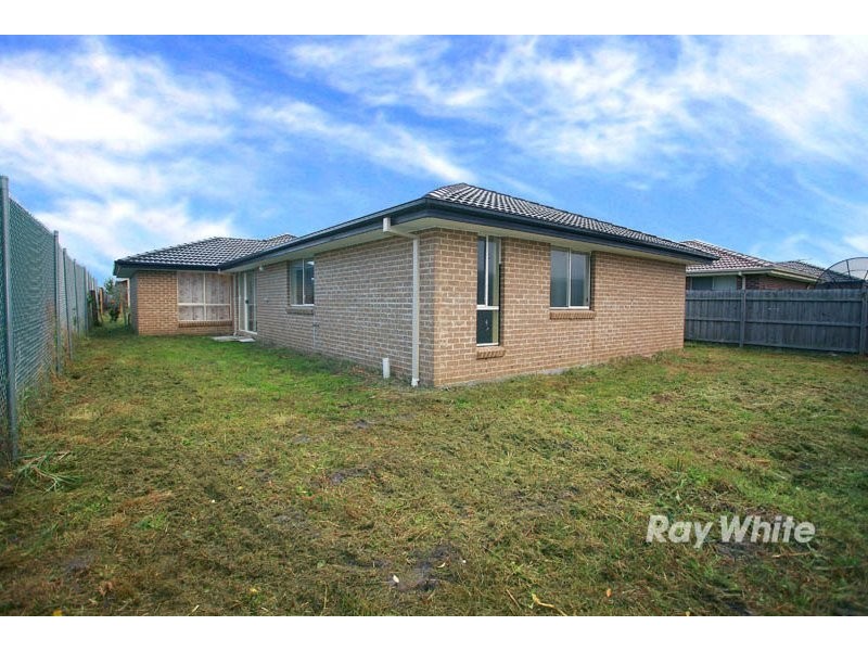 18 Kingsbarn Court, Cranbourne VIC 3977