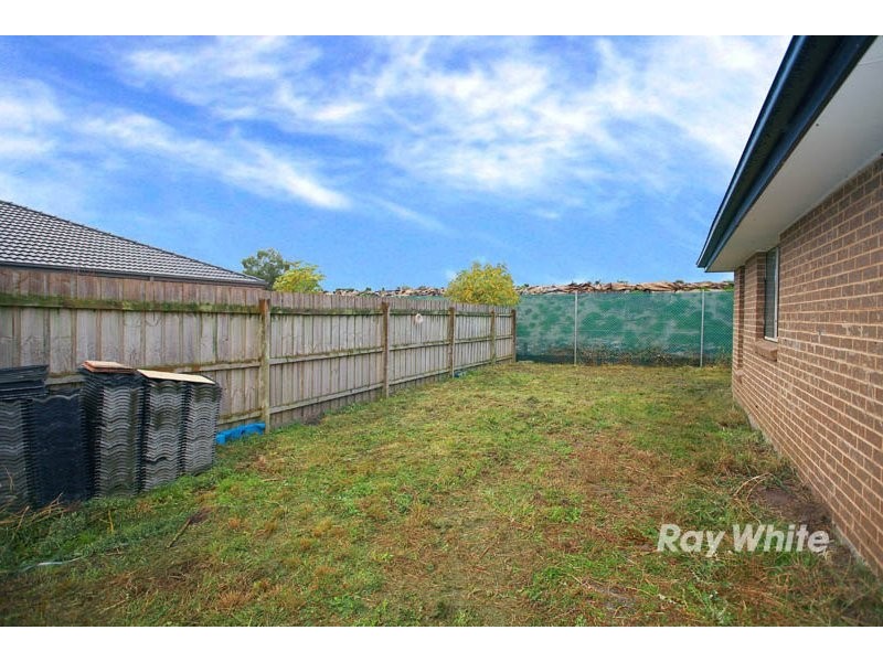 18 Kingsbarn Court, Cranbourne VIC 3977