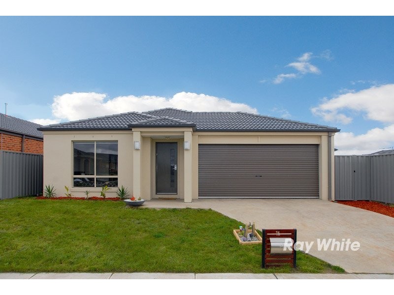 16 Limerick Road, Cranbourne East VIC 3977