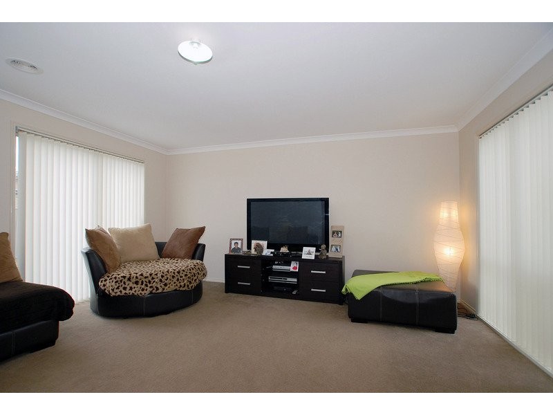 16 Limerick Road, Cranbourne East VIC 3977