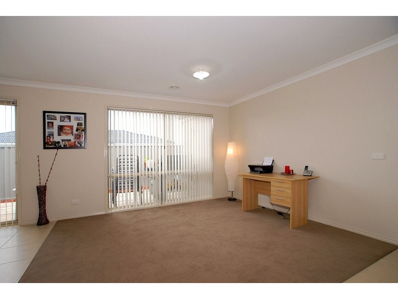 16 Limerick Road, Cranbourne East VIC 3977