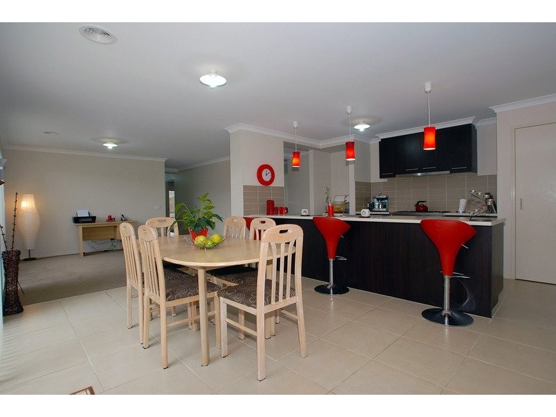 16 Limerick Road, Cranbourne East VIC 3977