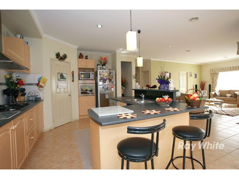 6 Waterbush Crescent, Lyndhurst VIC 3975