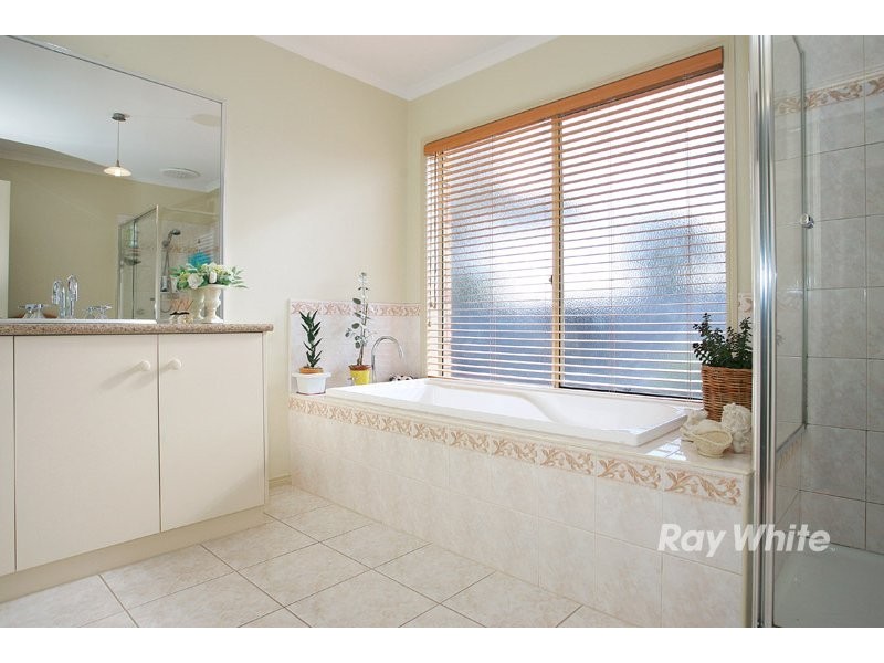 6 Waterbush Crescent, Lyndhurst VIC 3975