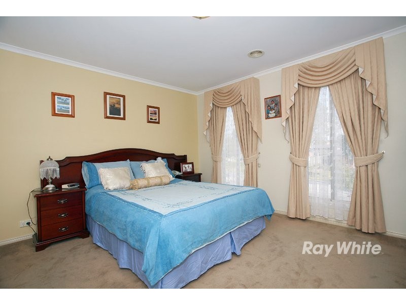 6 Waterbush Crescent, Lyndhurst VIC 3975