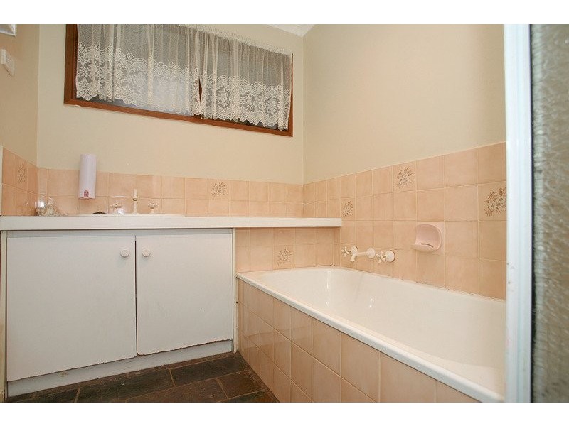 26 Hazelwood Avenue, Cranbourne VIC 3977