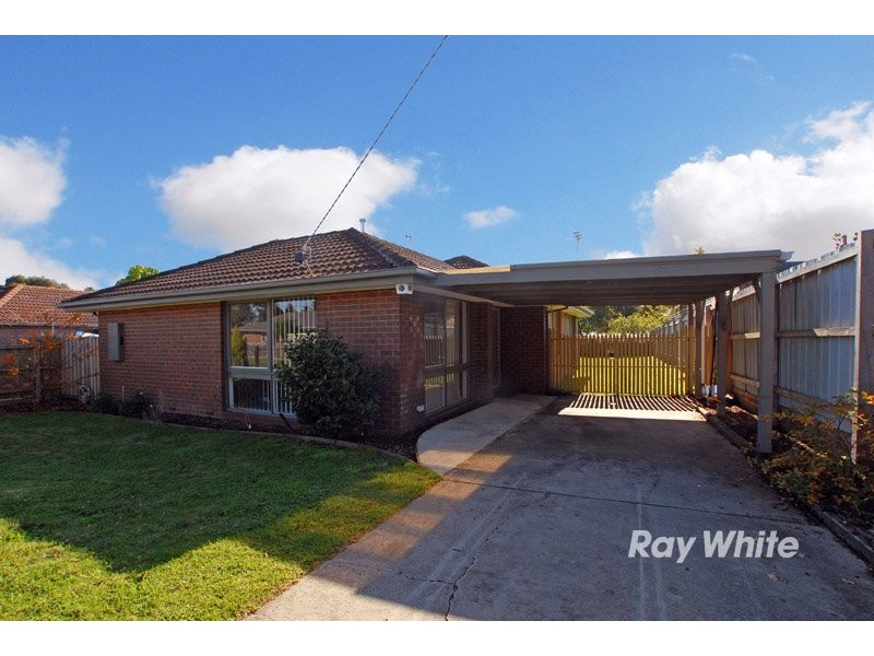 27 Lamont Crescent, Cranbourne VIC 3977