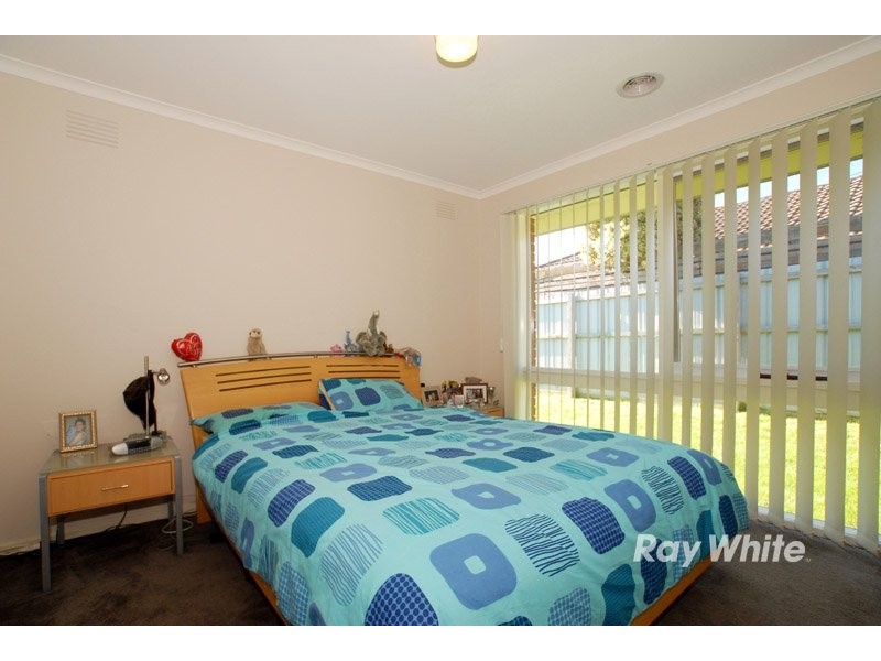 27 Lamont Crescent, Cranbourne VIC 3977
