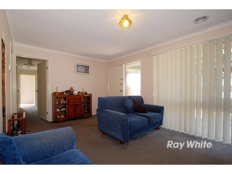27 Lamont Crescent, Cranbourne VIC 3977