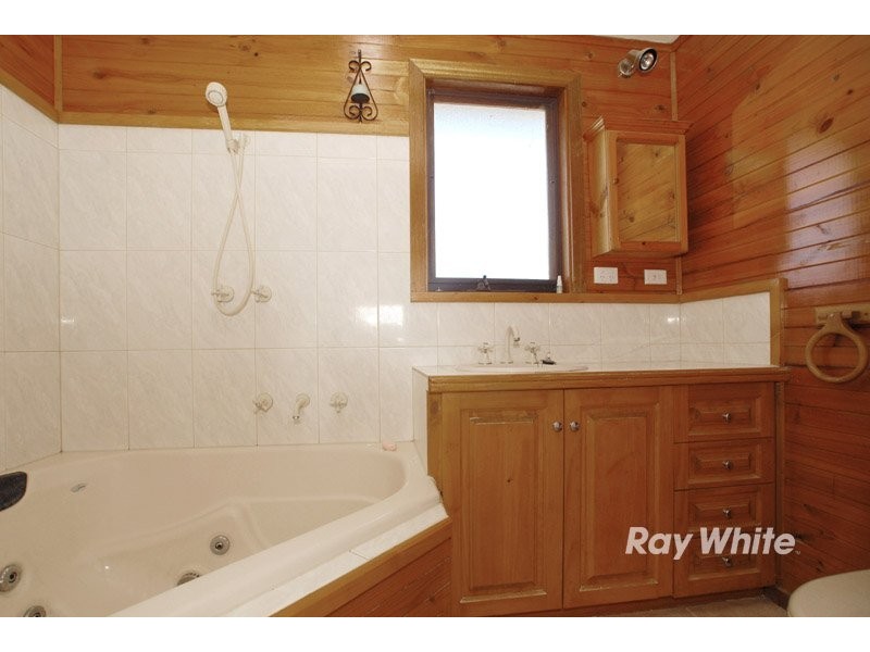 72 Browns Road, Devon Meadows VIC 3977