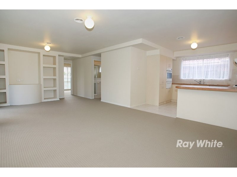 8 Montrose Way, Cranbourne VIC 3977