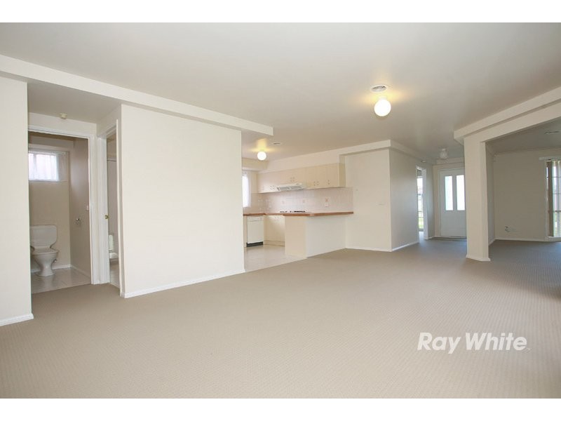 8 Montrose Way, Cranbourne VIC 3977
