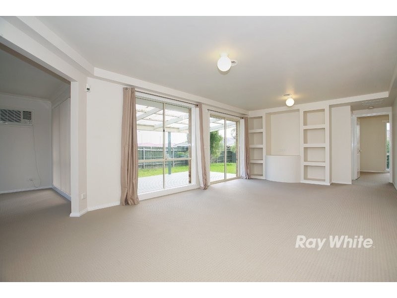 8 Montrose Way, Cranbourne VIC 3977