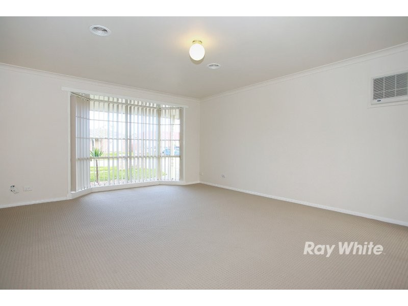 8 Montrose Way, Cranbourne VIC 3977