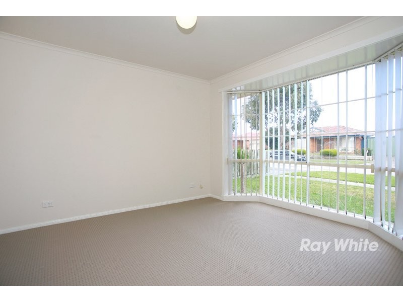 8 Montrose Way, Cranbourne VIC 3977