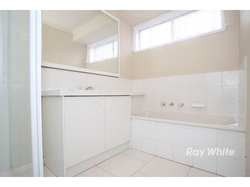 8 Montrose Way, Cranbourne VIC 3977