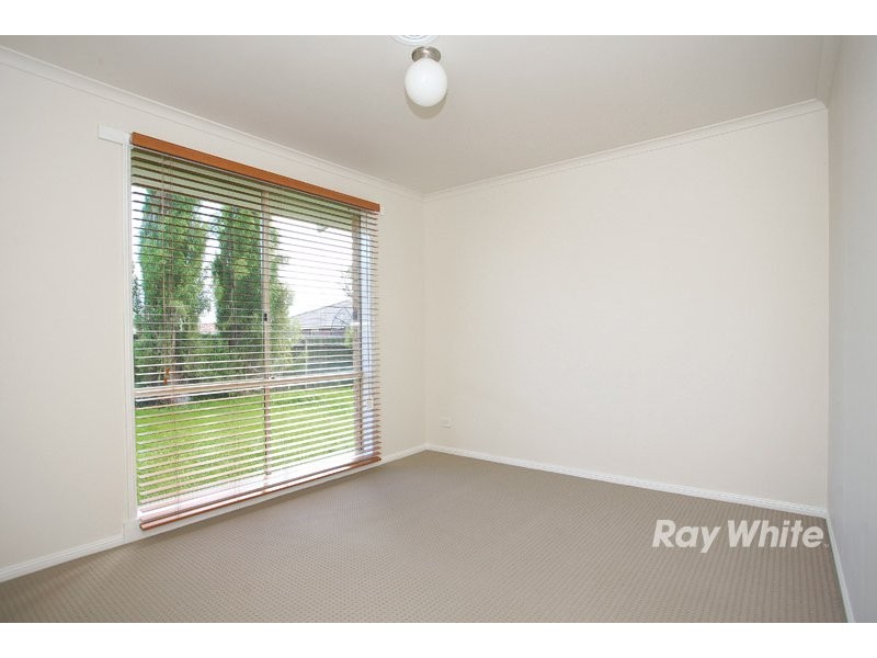 8 Montrose Way, Cranbourne VIC 3977