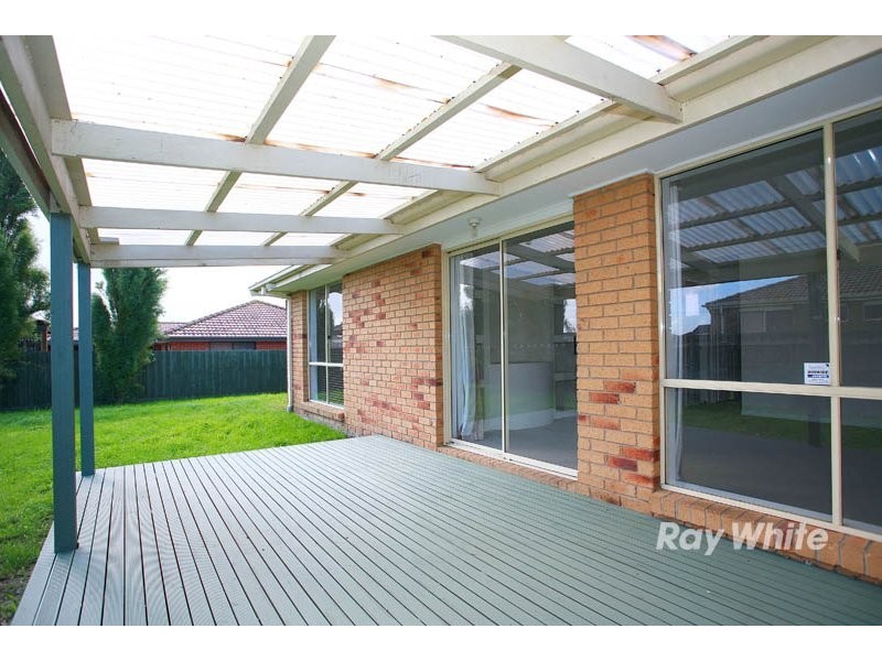 8 Montrose Way, Cranbourne VIC 3977