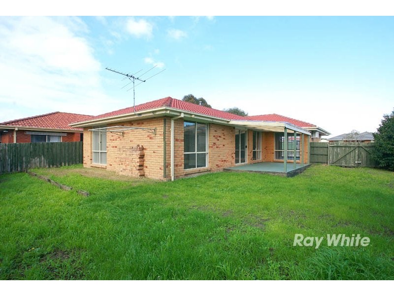 8 Montrose Way, Cranbourne VIC 3977