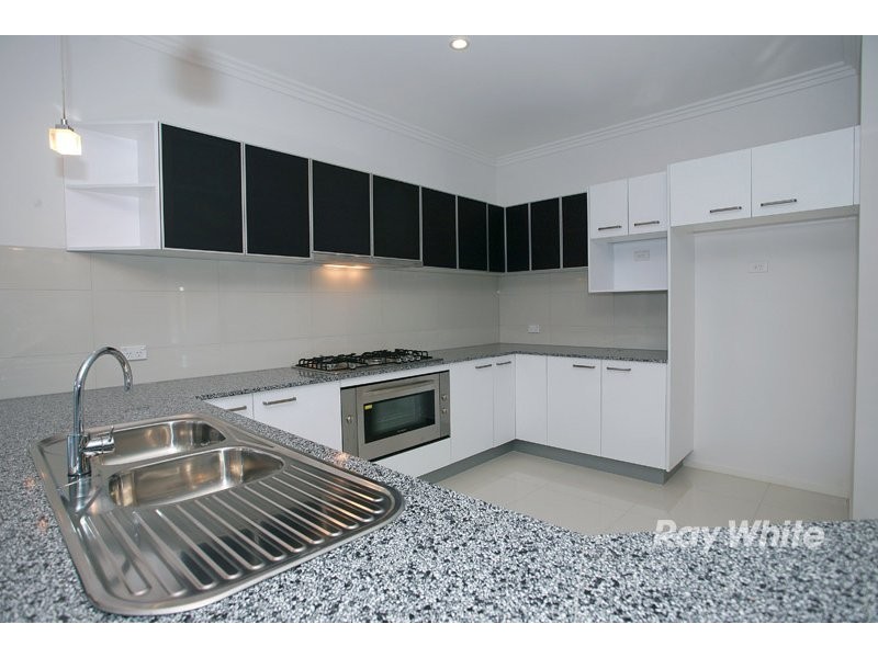 18 Kindred Avenue, Cranbourne VIC 3977
